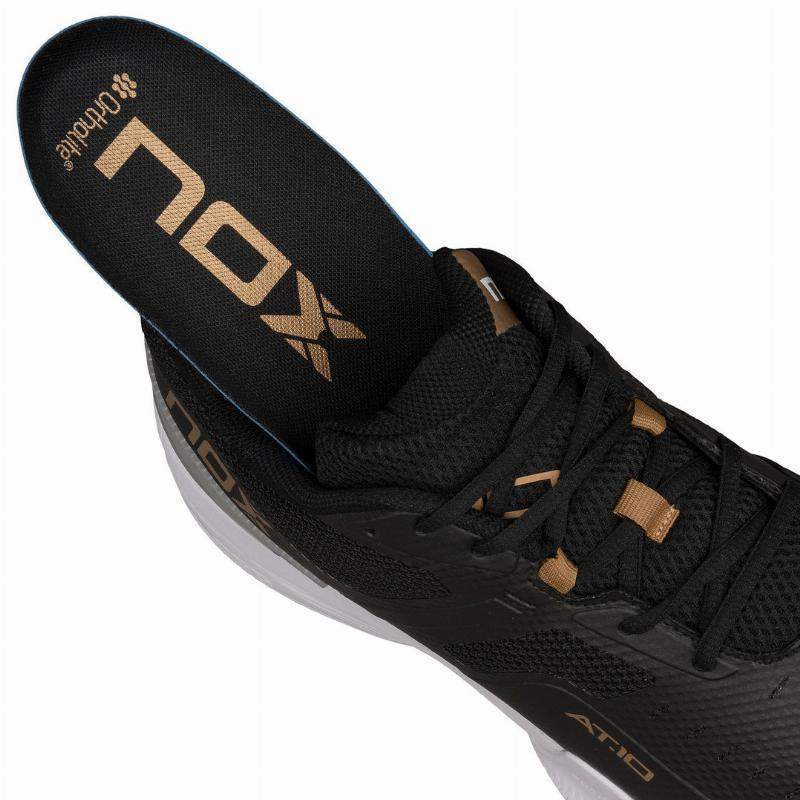 Zapatillas Nox AT10 Pro Negro Oro Pádel Elite